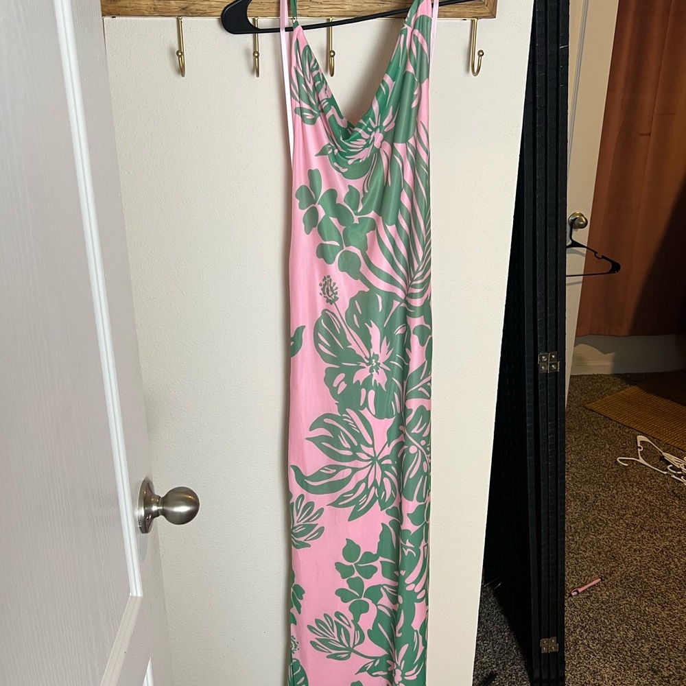 Selfie Leslie Pink and Green hawaiian Dress